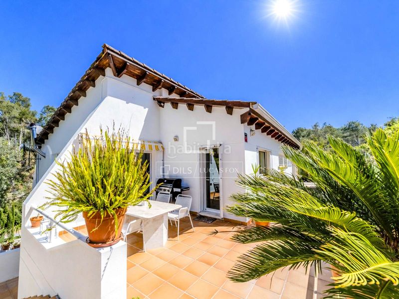 Foto b08f2c1b-b0d9-492b-8916-0a7bae2e9d9d. Chalet casa familiar con jardín y piscina en venta , sitges en Olivella