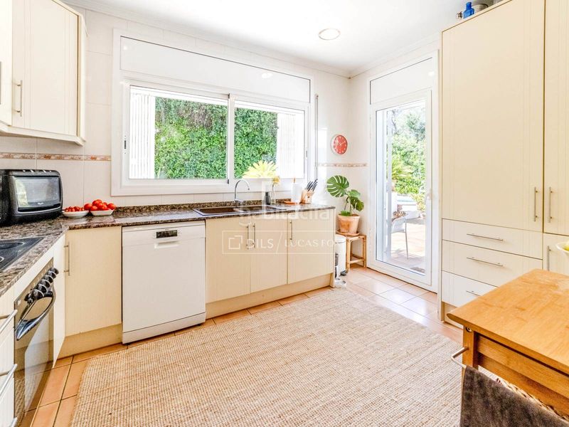 Foto d0e1761d-12ef-45bb-ab1f-636fe051446c. Chalet casa familiar con jardín y piscina en venta , sitges en Olivella