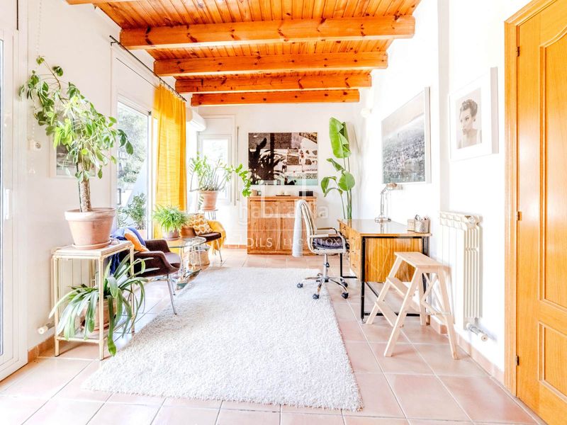 Foto e2a2e511-0f02-4567-8202-864e14a4fe94. Chalet casa familiar con jardín y piscina en venta , sitges en Olivella