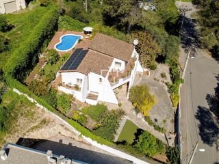 Chalet à Olivella. Casa familiar con jardín y piscina en venta en olivella, sitges
