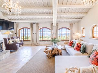 Bauernhof in Castellví de la Marca. Casa masia en excelentes condiciones de 8 dormitorios en venta e