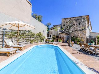 Bauernhof in Castellví de la Marca. Casa masia en excelentes condiciones de 8 dormitorios en venta e