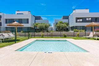 Àtic a La Concha - Resina Golf. Exclusivo penthouse moderno en vanian green village  estepona