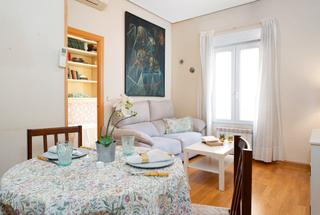 Piso  Calle del duque de sesto. Piso 58 metros para vivir o reformar a tu gusto