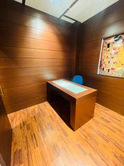 Local commercial à Avinguda països catalans 79. ¡local con gran escaparate y 4 salas en una de las mejores zonas