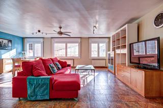 Casa  Carrer de santa teresa. Oportunidad única en igualada: casa amplia, mucha luz natural y