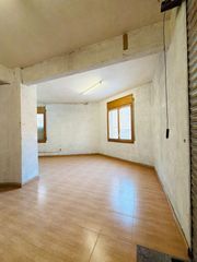 Local Comercial a Carrer de ramon llull 46. 272 m² con opción a vivienda + parking privado — crea algo único