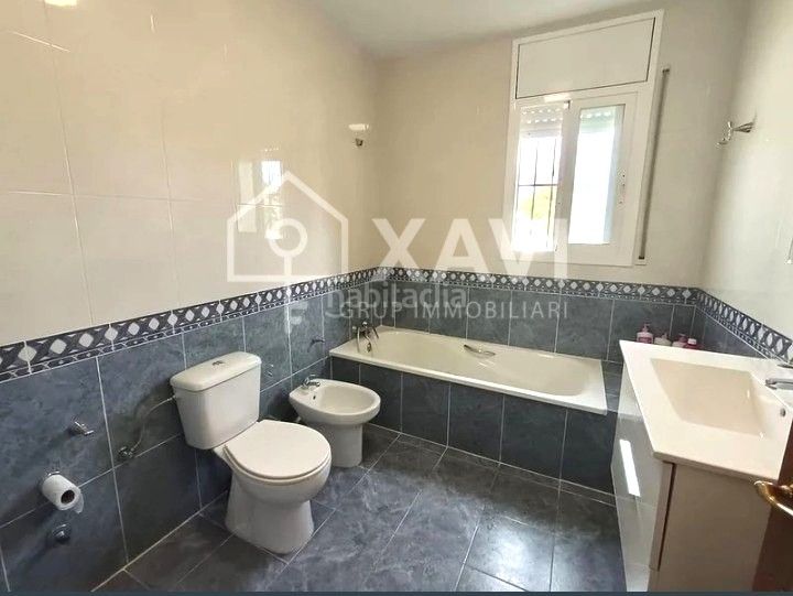 Foto 6ab73aed-8900-4694-8ed3-719df17b7950. Xalet amb xemeneia aparcament a Mediona