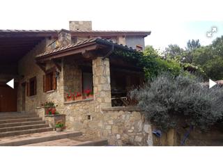 Xalet a Montagut i Oix. Torre en venta en montagut