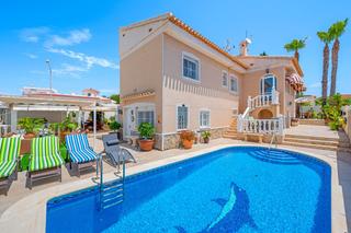 Chalet à Rojales. Villa de 3 dormitorios en quesada