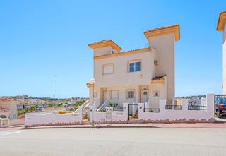 Casa adossada a Rojales. Casa adosada de 3 dormitorios con vistas al campo de golf en que