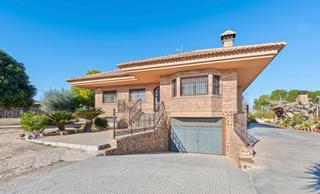 Mas à Alquerías. Amplia finca con en una gran parcela en beniel