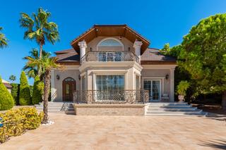 Chalet à Rojales. Espectacular villa con 5 dormitorios y 3 baños