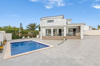 Xalet a Rojales. Exclusiva villa con piscina privada y vistas panor?micas en ciud