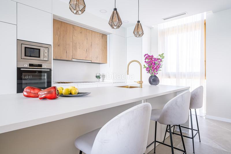 Foto e49120b1-8ec2-4a75-8bec-03e92a35d54a. Pis amb calefacció piscina a Playa Poniente Benidorm