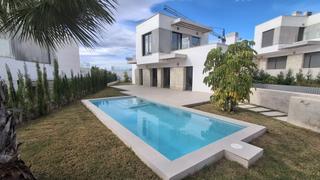 Casa en Golf Baha. Villa independiente con piscina