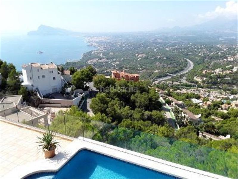 Foto 4d29a792-ee46-47d8-a057-a07d2e771258. Casa amb calefacció aparcament piscina a Altea hills Altea