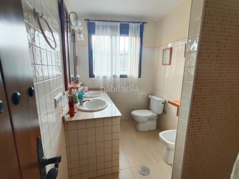Foto 42d79ef5-e6b4-4601-8b47-db3a9c2a1468. Xalet amb xemeneia aparcament a Guadix