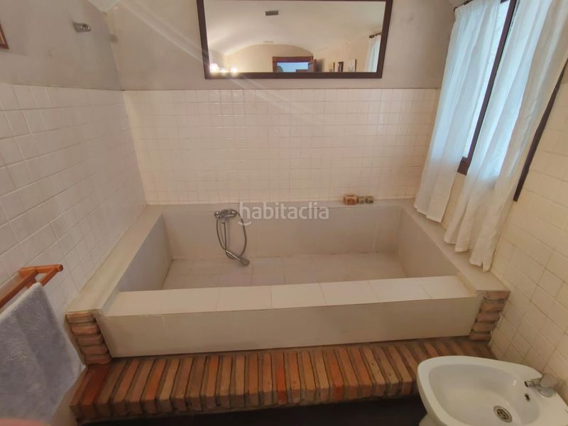 Foto aed147a3-2e4e-4912-b728-bfffaa45623b. Xalet amb xemeneia aparcament a Guadix