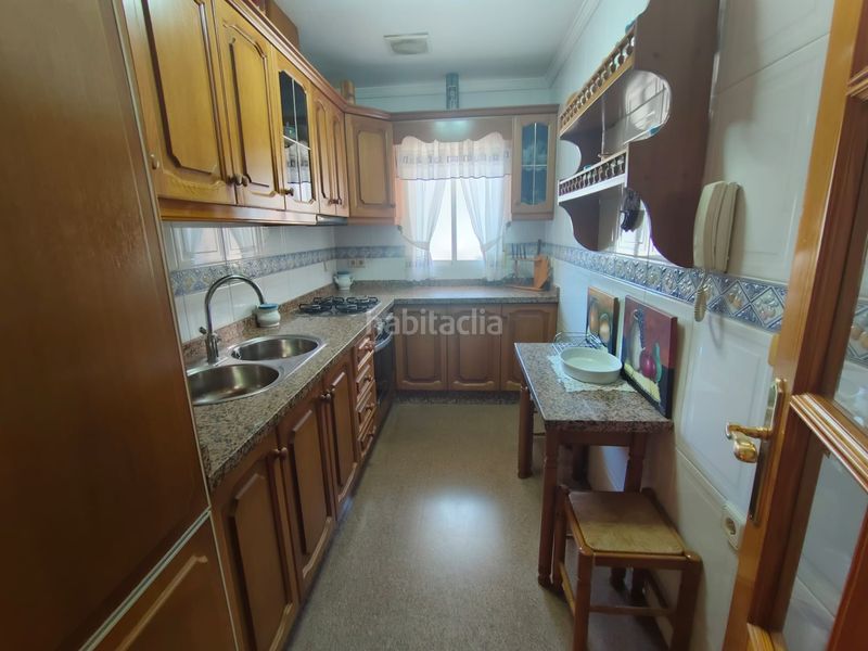 Foto 0d27b606-d5fd-4414-8a1c-ae80b20526ac. Casa aparellada amb xemeneia aparcament a Marchal
