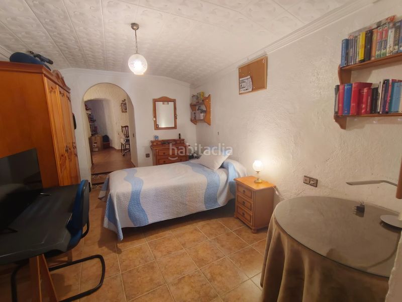 Foto 0ef9ff20-bdc3-4a66-ad36-d39846158eea. Casa aparellada amb xemeneia aparcament a Marchal