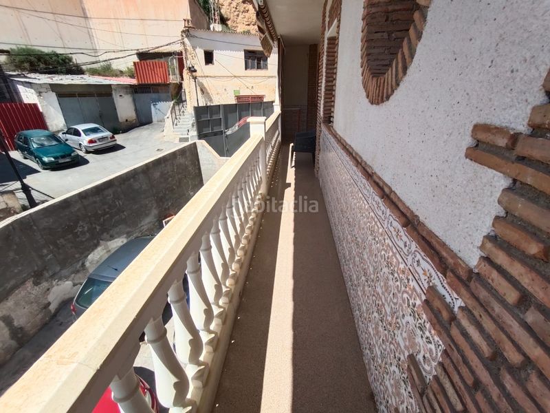 Foto 1538269a-cc33-48a0-a062-bd842ec9a114. Casa aparellada amb xemeneia aparcament a Marchal