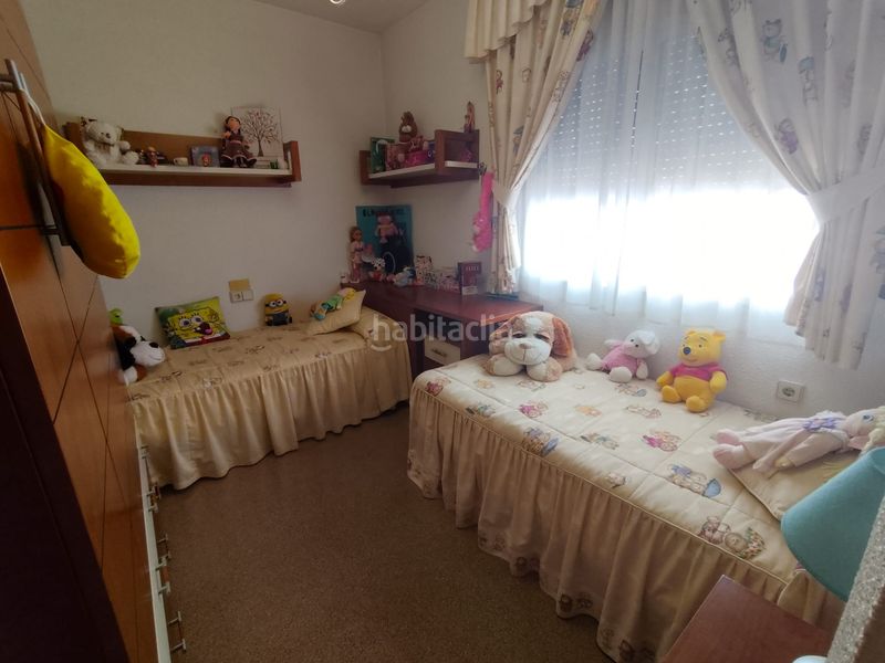 Foto 8826af29-c3e6-4db9-91a4-272954d51c83. Casa aparellada amb xemeneia aparcament a Marchal