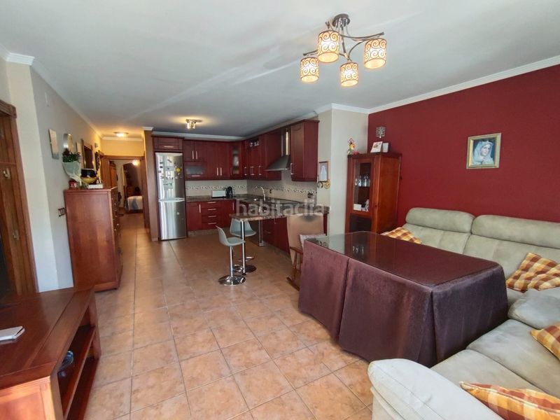 Foto 93b5e344-e505-411e-8455-32d87616712f. Casa aparellada amb xemeneia aparcament a Marchal