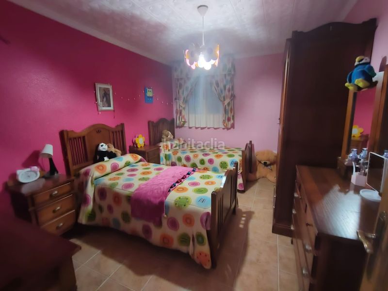 Foto a2eee936-628d-4c89-b2ce-b8b02527be0e. Casa aparellada amb xemeneia aparcament a Marchal