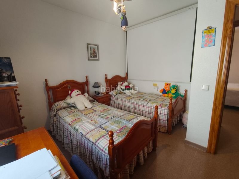 Foto b6d35d2b-3175-4852-80ff-bfeb494d9784. Casa aparellada amb xemeneia aparcament a Marchal