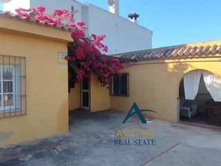 Xalet a La Coquina. Encantador chalet en chiclana de la frontera  oportunidad para r