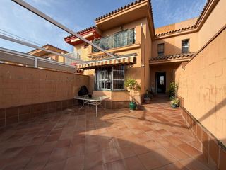 Casa adossada a Núcleo urbano. Tu nuevo hogar en la zona del campito