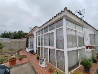Xalet a Los Franceses - La Vega. Amplio chalet en chiclana de la frontera   no hipotecable