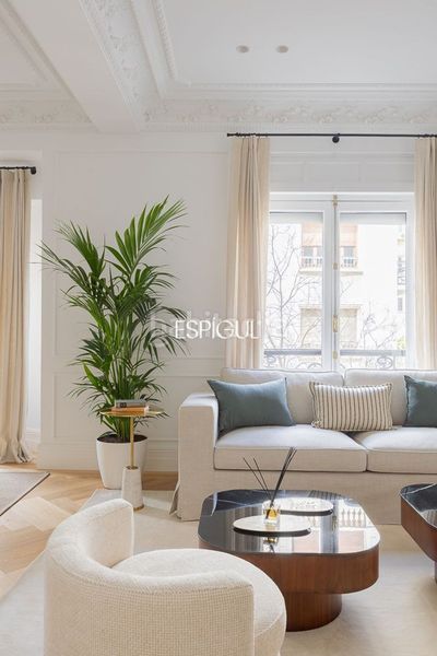 Foto 1d3ab8c1-bd7f-4414-91d0-df8682c9c926. Pis amb calefacció a Recoletos Madrid