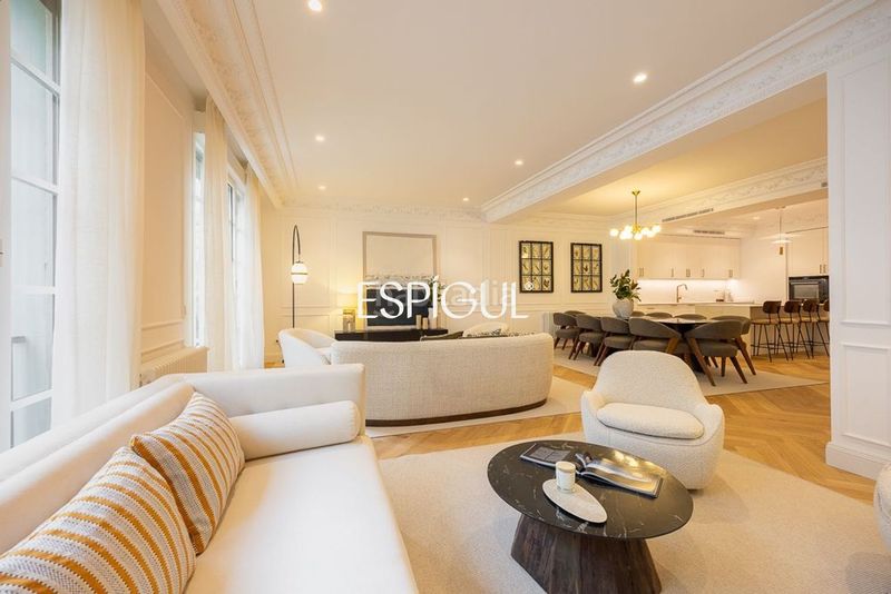 Foto 8ccceb63-9021-45cb-8459-76fe6e06eaea. Pis amb calefacció a Castellana Madrid