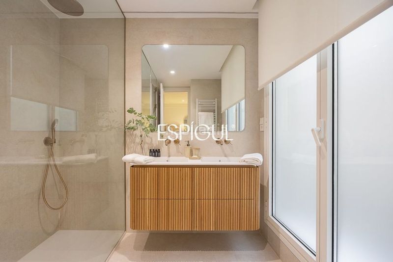 Foto cfd19fe8-2c54-4b21-acae-14f3fc8170e0. Pis amb calefacció a Castellana Madrid