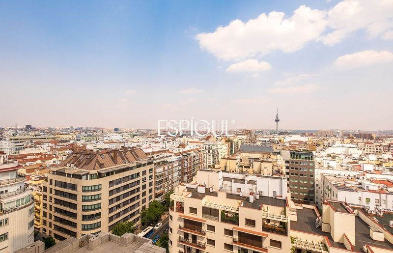 Piso en venta reformado con terraza en la torre valencia en Madrid - Imagen 56