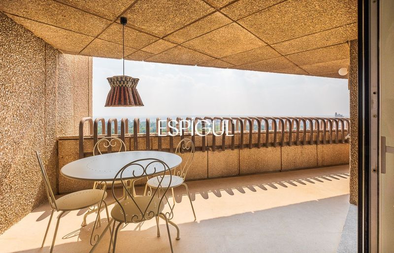 Piso en venta reformado con terraza en la torre valencia en Madrid