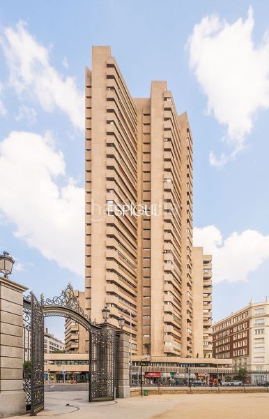 Piso en venta reformado con terraza en la torre valencia en Madrid - Imagen 45