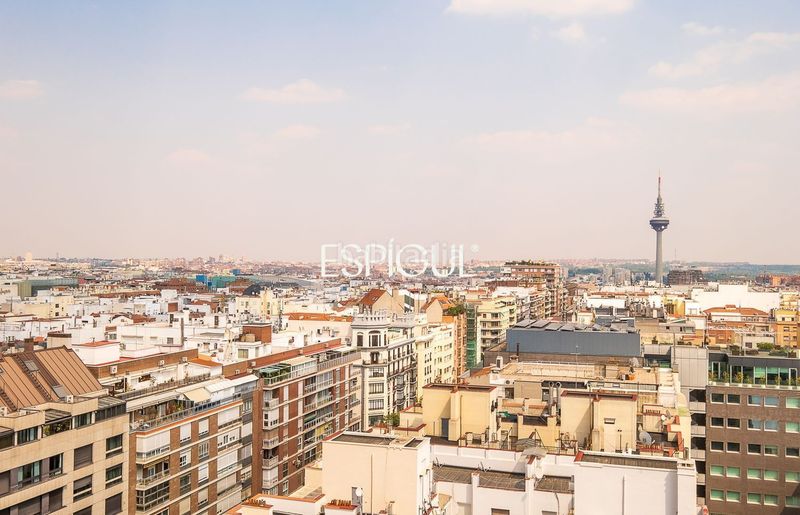 Piso en venta reformado con terraza en la torre valencia en Madrid - Imagen 57