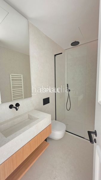 Foto bbc3de75-4cb9-4896-8cad-363f2178875d. Pis amb calefacció aparcament a Almagro Madrid