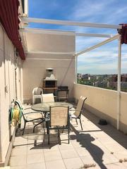 Lloguer Àtic en Sur - PAU 4. Ático en el pau seminuevo a 200 metros de la parada de metro Lloguer Àtic en Sur - PAU 4. Ático en el pau seminuevo a 200 metros de la parada de metro