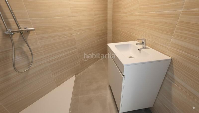 Foto 8fccbbaf-26e9-4bf2-99d3-2abe5adf3c4f. Erdgeschoss in avenida de pablo neruda 96 in Portazgo Madrid