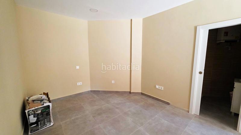 Foto 9894b6aa-0485-4802-9077-7c9cd676ea59. Erdgeschoss in avenida de pablo neruda 96 in Portazgo Madrid