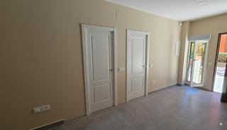 Rez-de-chaussée à Avenida de pablo neruda 96. Acogedora planta baja en el corazón de vallecas, madrid