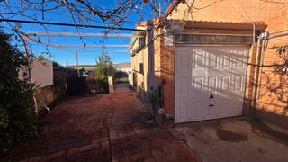 Casa aparellada a Castilla la mancha 1. Atractivo pareado en valdeavero, madrid  ideal para familias