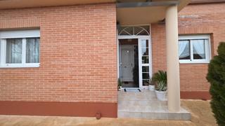 Chalet à Tomillo 42. Elegante chalet reformado en galápagos  castilla la mancha