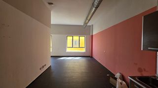 Pis a Estación-Manantiales. Piso luminoso de 2 habitaciones con cocina integrada en salón y