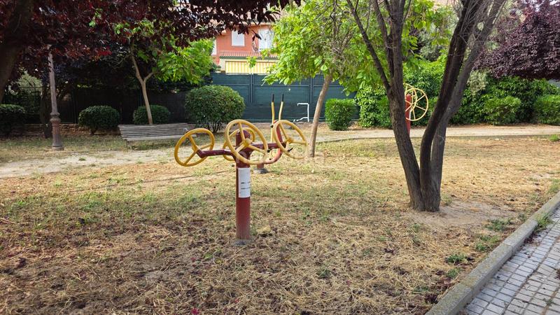 Foto 85c2510b-b66c-41c3-a863-e41e8d55bdd0. Semi detached house with heating parking pool in Prado Norte Algete