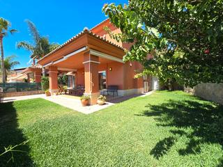 Xalet a Santa Clara. Exclusiva casa contemporánea en santa clara golf (marbella este)